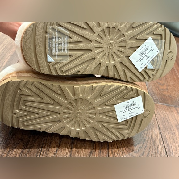 UGG Women's Tan and Cream Slippers - Picture 8 of 10